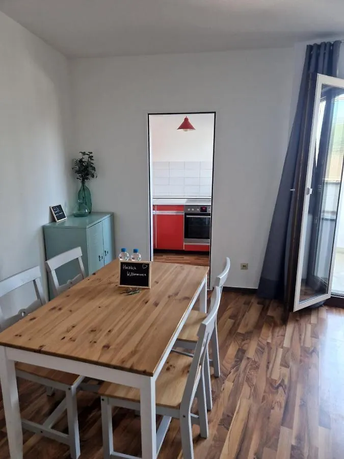 뒤셀도르프 Well Located Flat With Balcony 아파트
