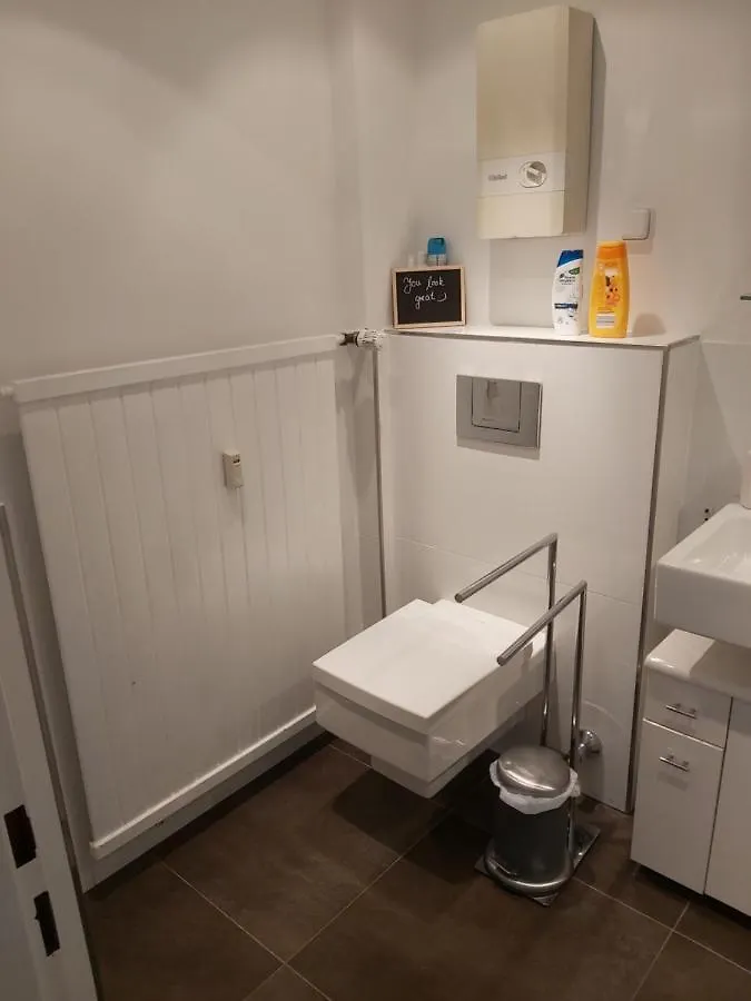 뒤셀도르프 Well Located Flat With Balcony 아파트 독일